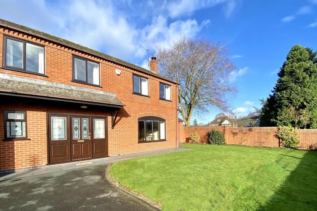 Vast, Elegant Home With Indoor Pool & Sauna Near Popular Golf Course Kington  Exterior photo