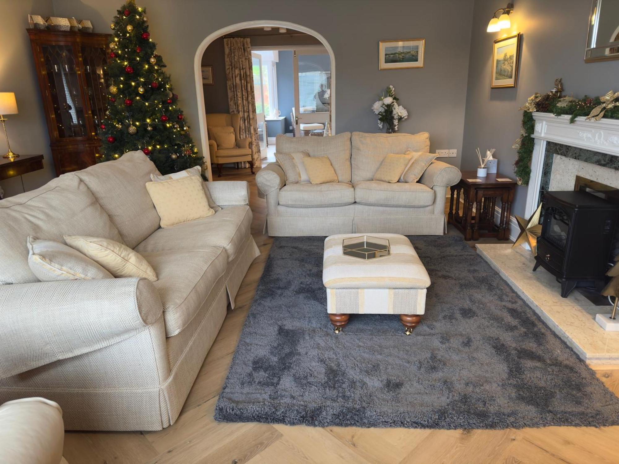 Vast, Elegant Home With Indoor Pool & Sauna Near Popular Golf Course Kington  Exterior photo