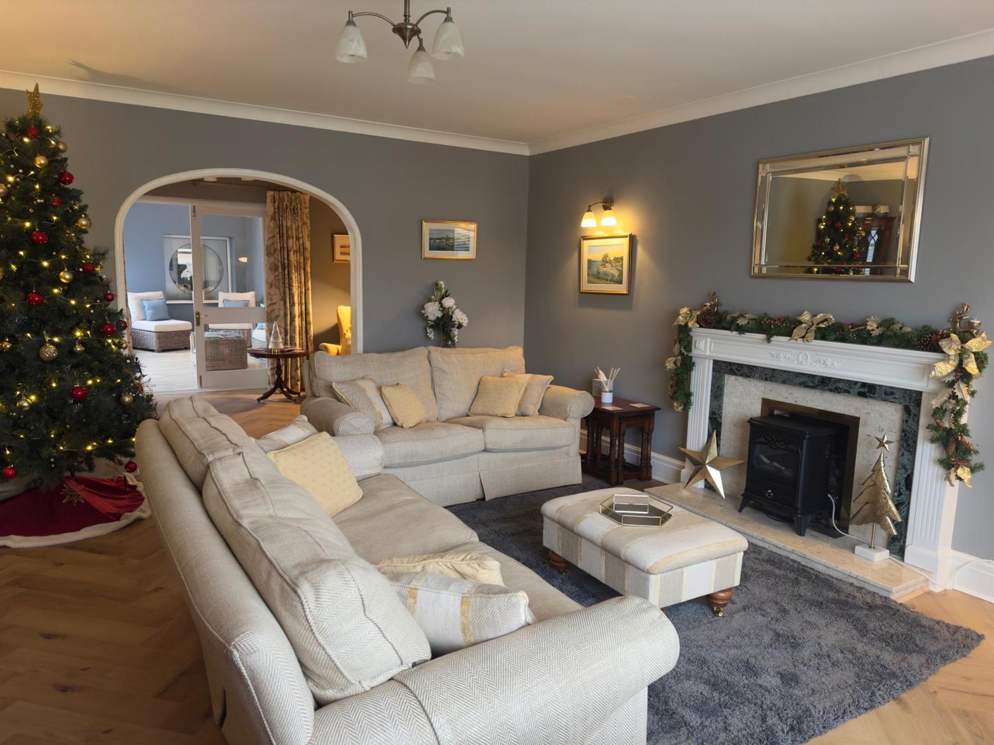 Vast, Elegant Home With Indoor Pool & Sauna Near Popular Golf Course Kington  Exterior photo