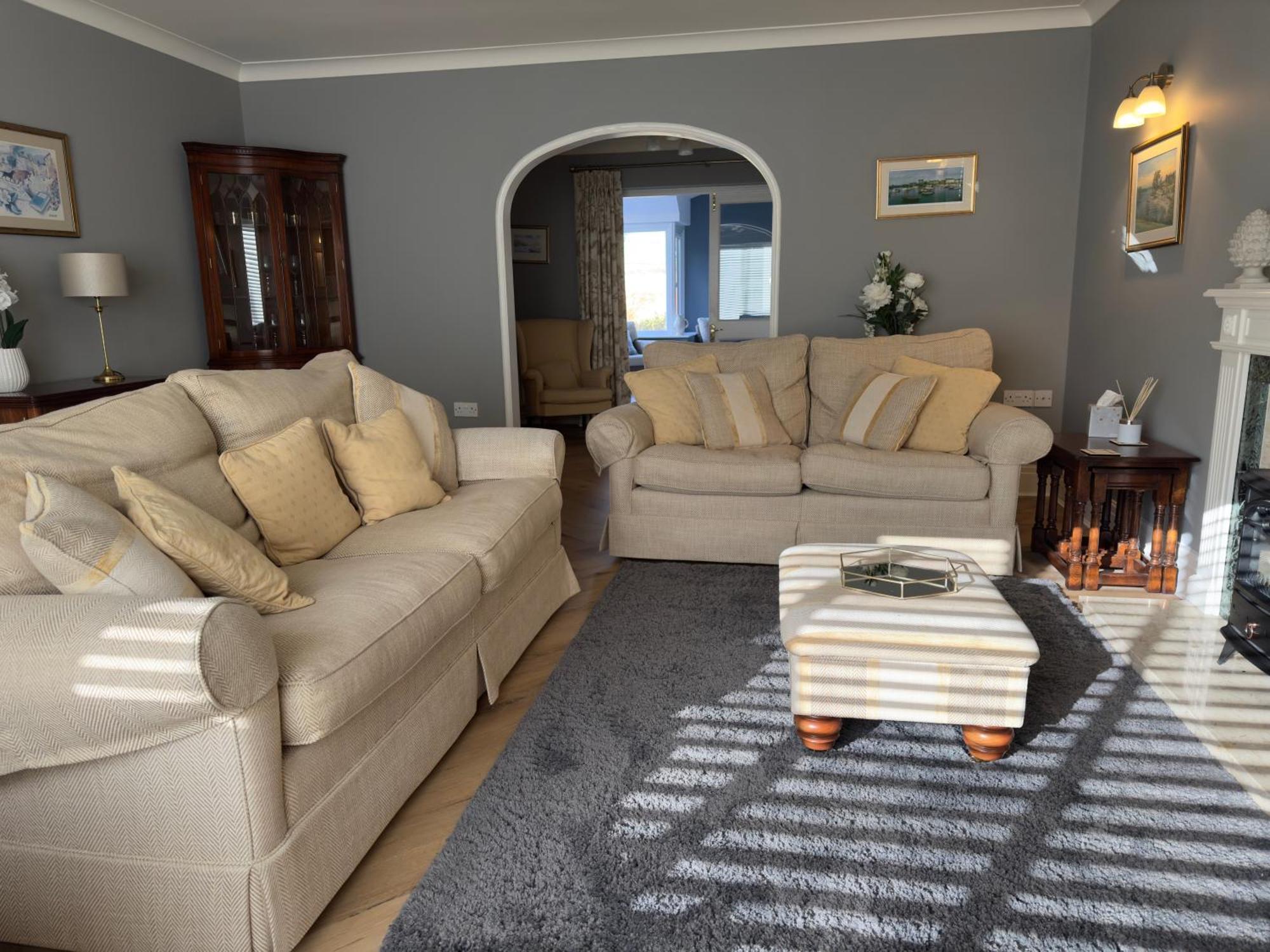 Vast, Elegant Home With Indoor Pool & Sauna Near Popular Golf Course Kington  Exterior photo