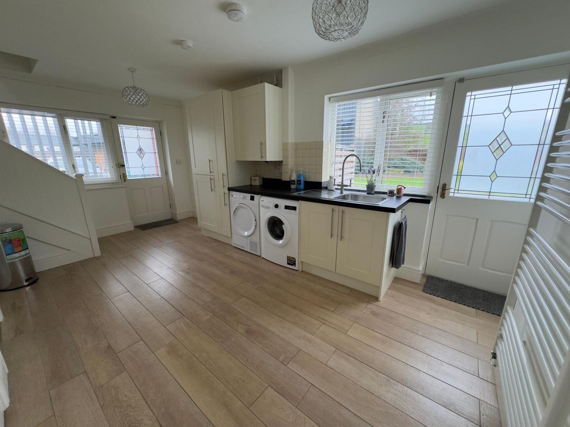Vast, Elegant Home With Indoor Pool & Sauna Near Popular Golf Course Kington  Exterior photo
